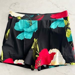 Eva Varro POUCH POCKET / FLAP SHORTS